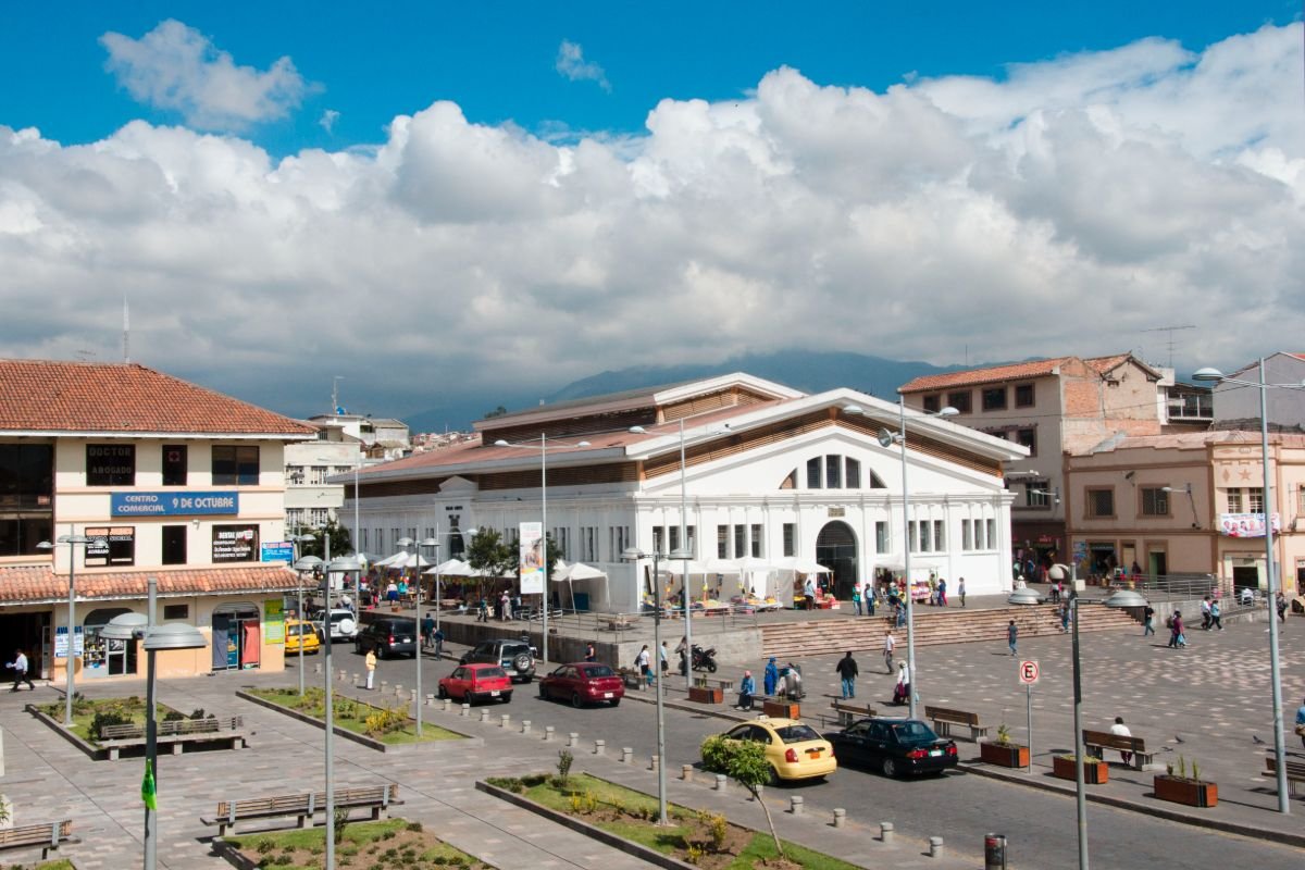 Mercado 9 de Octubre y Plaza Cívica